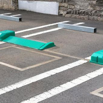昔ながらの王道「ロック（フラップ）式」のコインパーキング